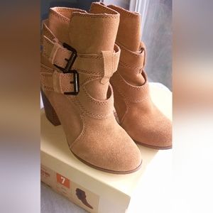 Light brown suede healed boots